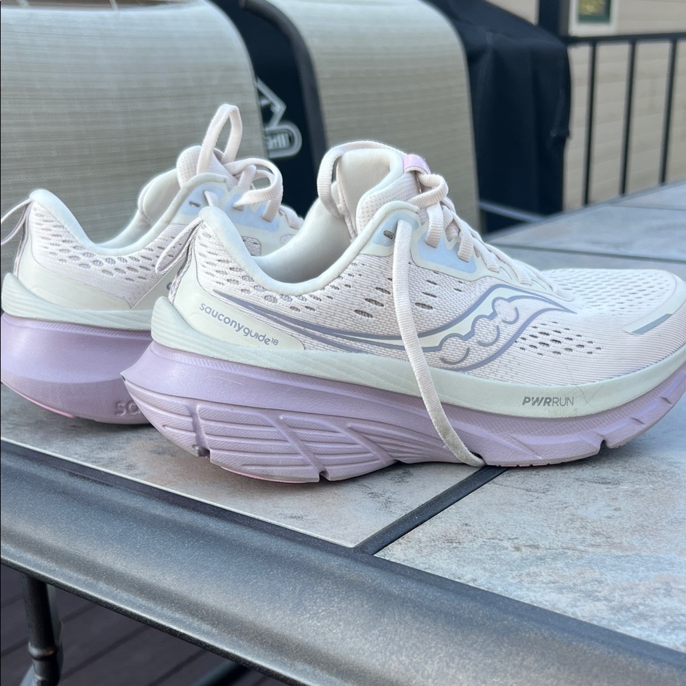 Saucony Women's White and Lavender Athletic Shoes